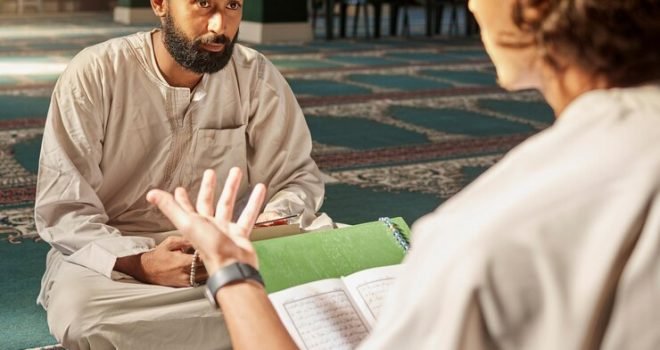 quran-muslim-mosque-with-imam-teaching-student-about-religion-tradition-culture-durin_1161995-2044