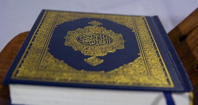 نسخ القرآن الكريم، أول من كتب القرآن، زيد بن ثابت، جمع القرآن، تاريخ القرآن.